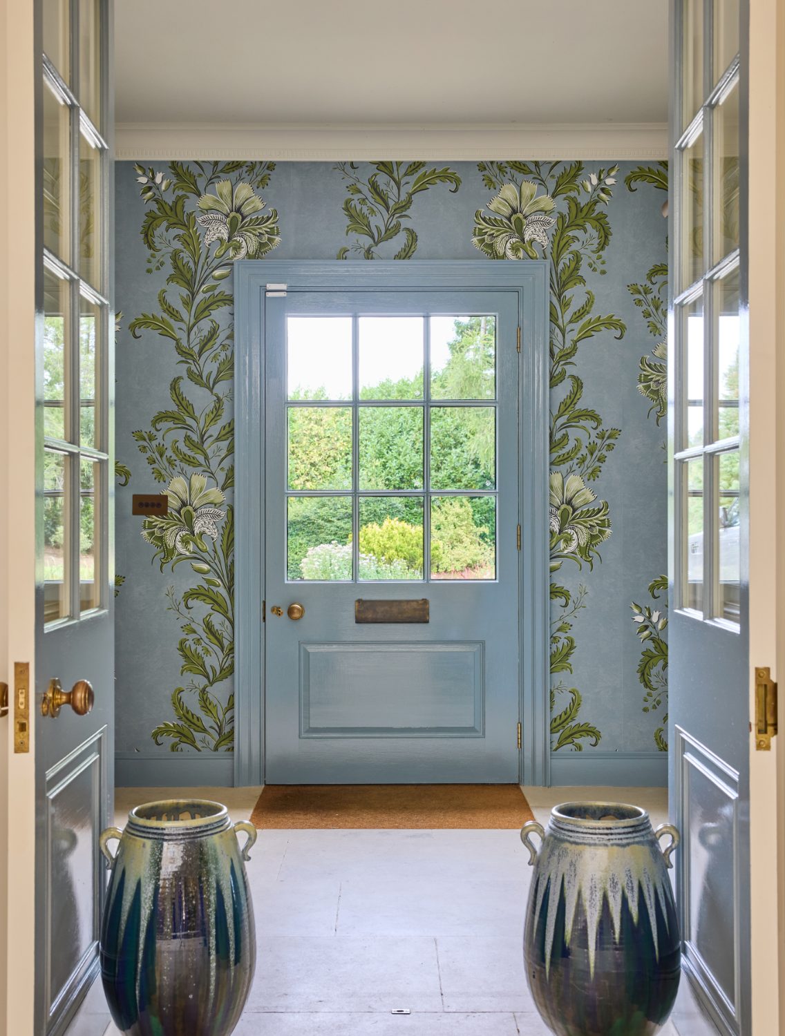 James: Floral trellis wallpaper by CINNY