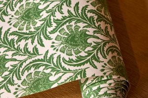 Vivien: Floral print wallpaper