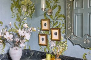 Floral trellis wallpaper in bathroom