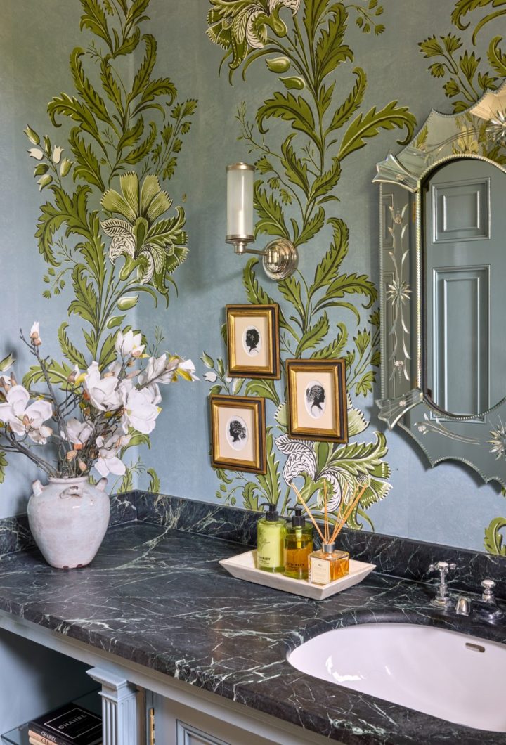 Floral trellis wallpaper in bathroom