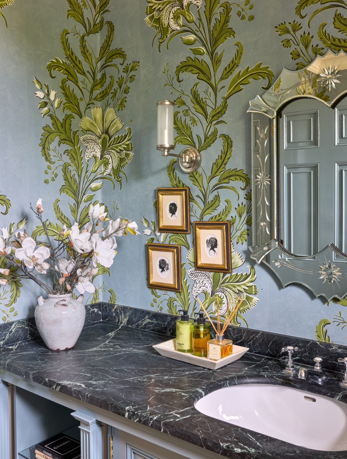 Floral trellis wallpaper in bathroom